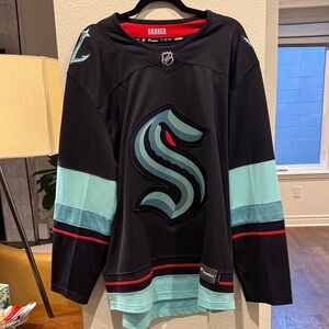 Fanatics Kraken Jersey in Black and Red